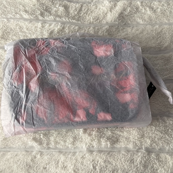 New Victoria’s Secret Floral Crossbody with Chain - Picture 4 of 6